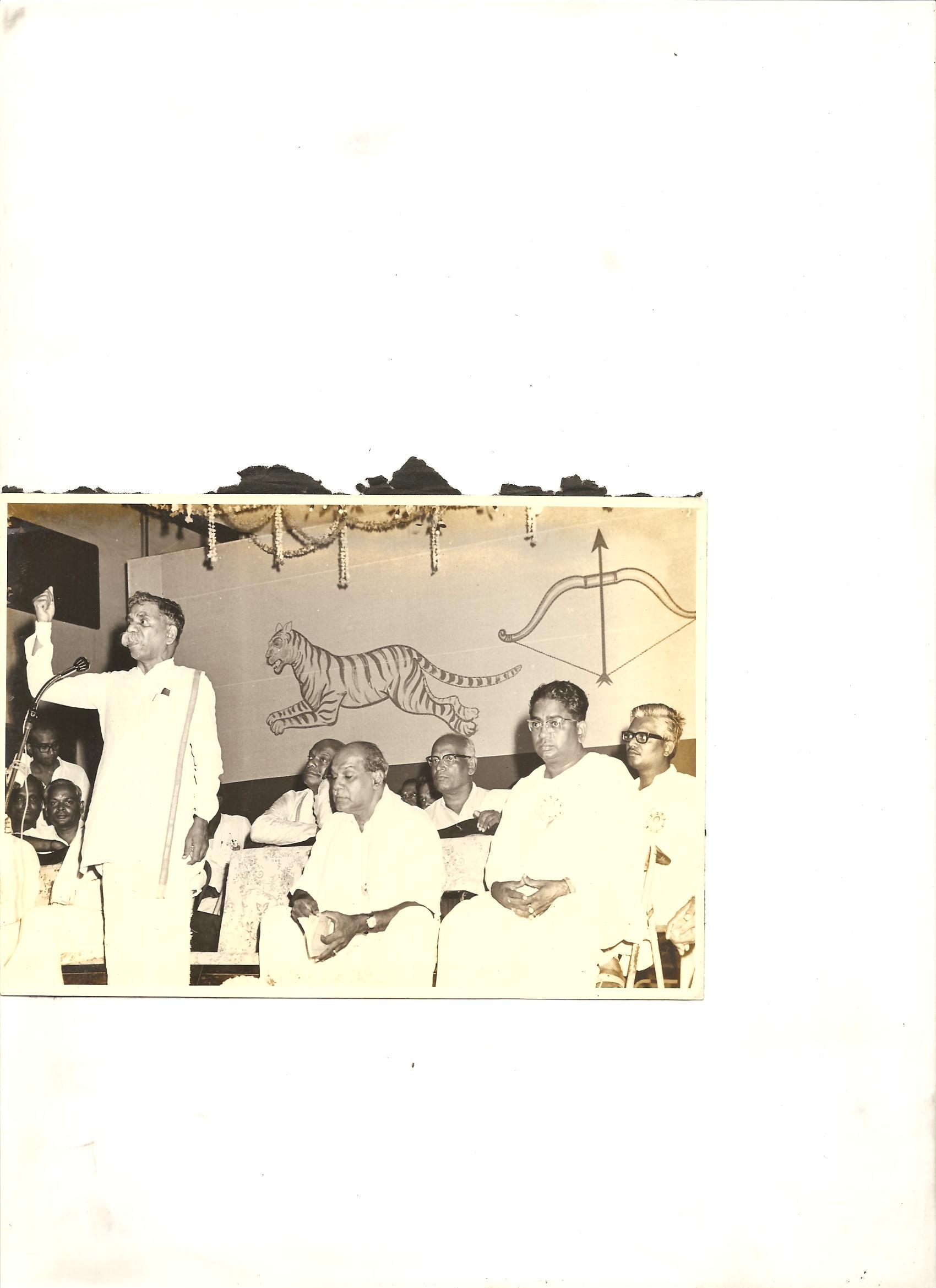 தலைவர்களுடன் புகைப்படம்